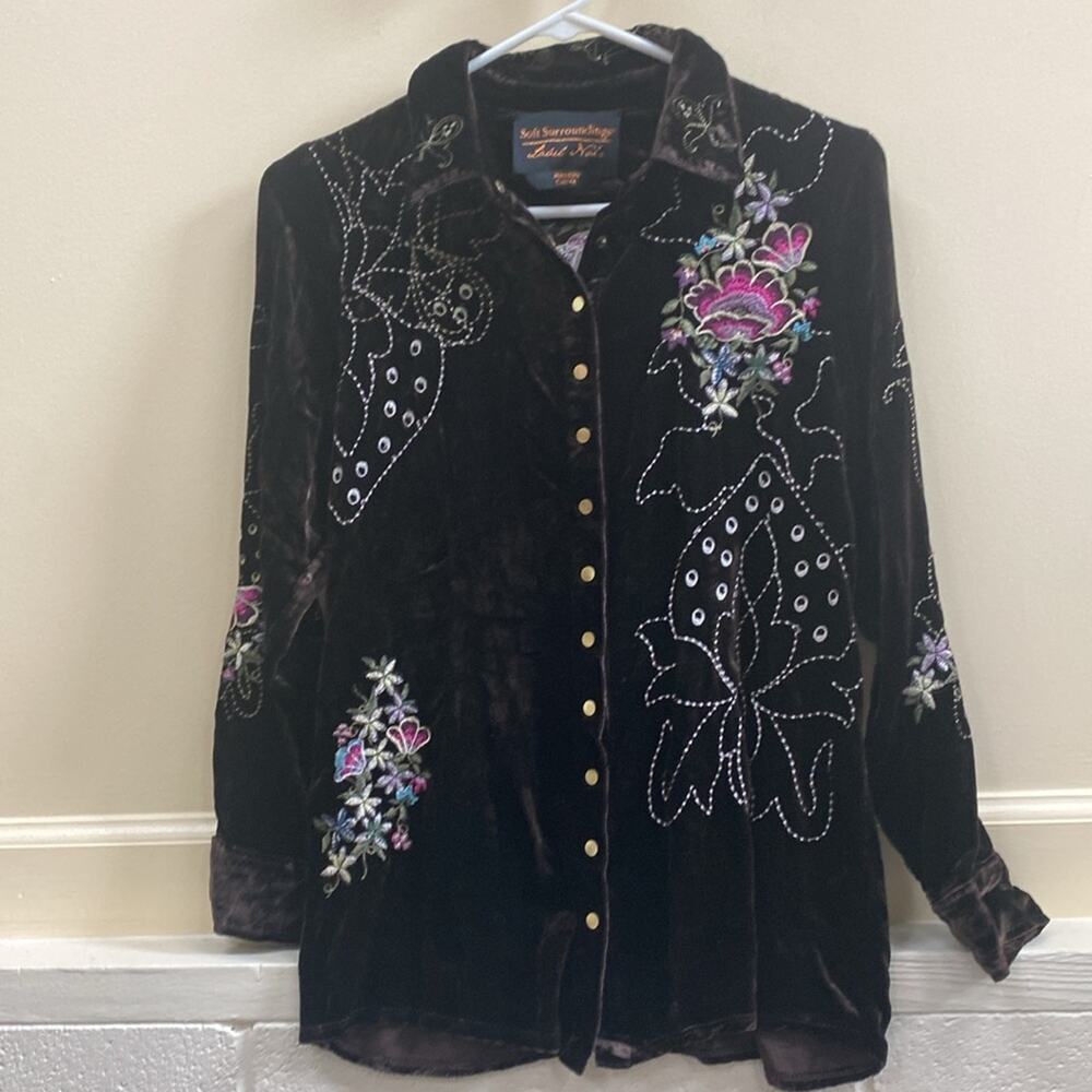 Soft Surroundings Label Nior women’s XS brown velvet floral embroidered top